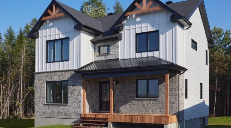 Maison avec un mur de pierre extérieur SureTouch