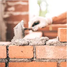 Pose de briques et autre pour une nouvelle construction